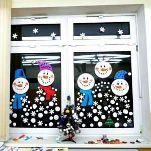 Imagini de iarnă… Decoram încăperea copilașilor